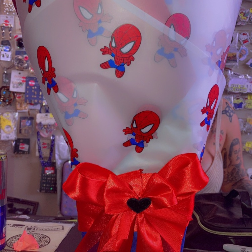 Spider Man ribbon flower bouquet ramo bunchon